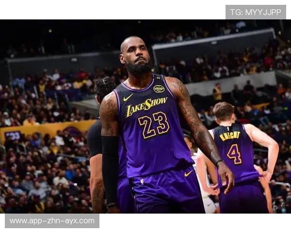 NBA湖人替补外线命中让比分胶着，关键时刻展现非凡实力